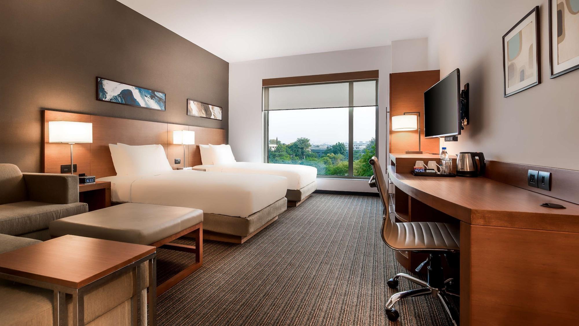 حياة بلايس جورجاون أوديوج فيهار غورغاون المظهر الخارجي الصورة A typical guest room at an IHG hotel