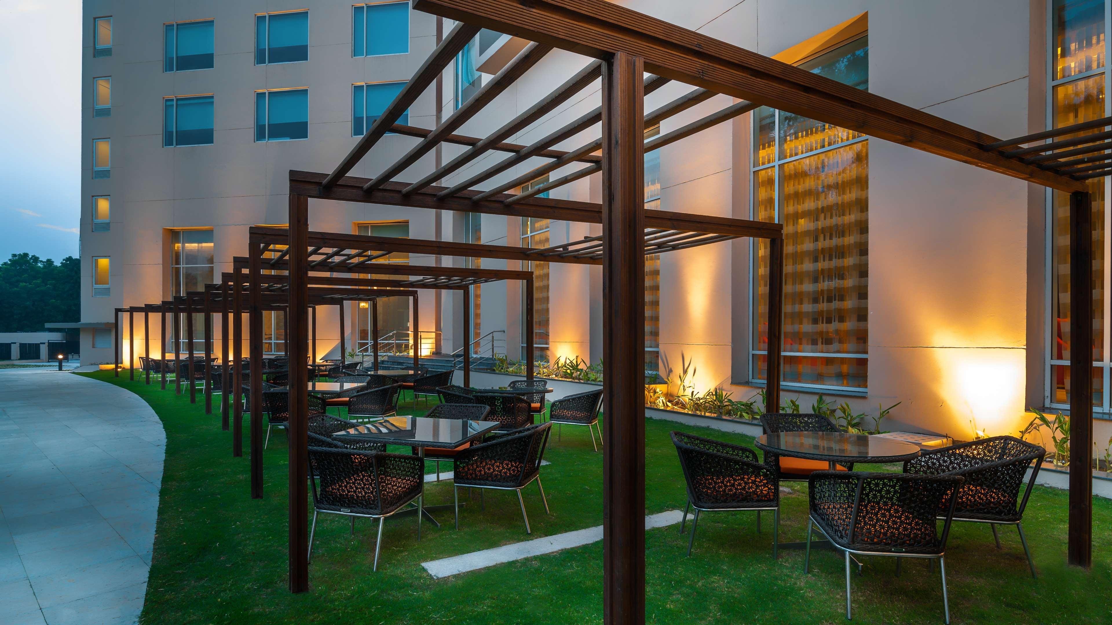 حياة بلايس جورجاون أوديوج فيهار غورغاون المظهر الخارجي الصورة The hotel's garden