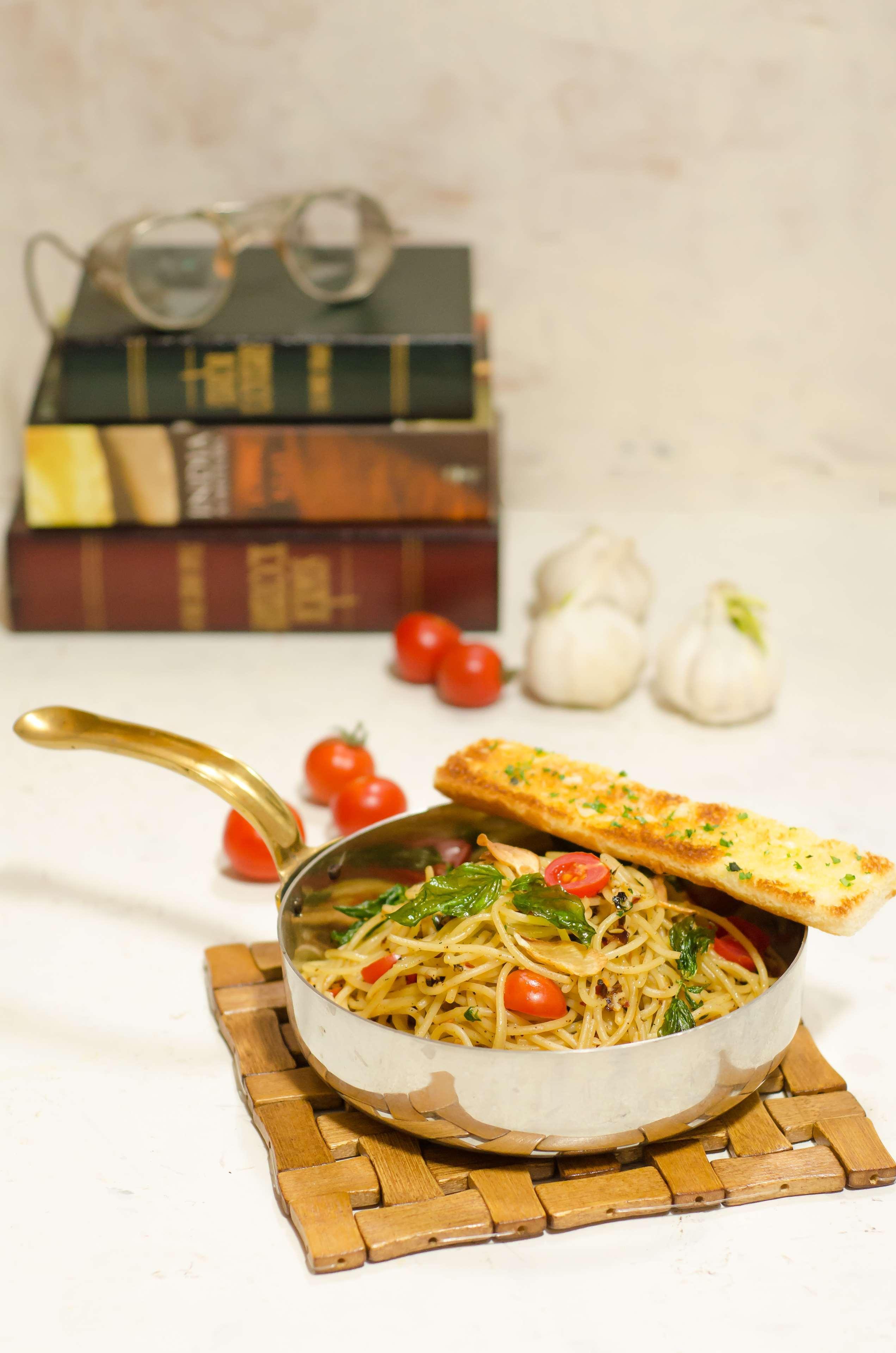 حياة بلايس جورجاون أوديوج فيهار غورغاون المظهر الخارجي الصورة Garlic bread with pasta