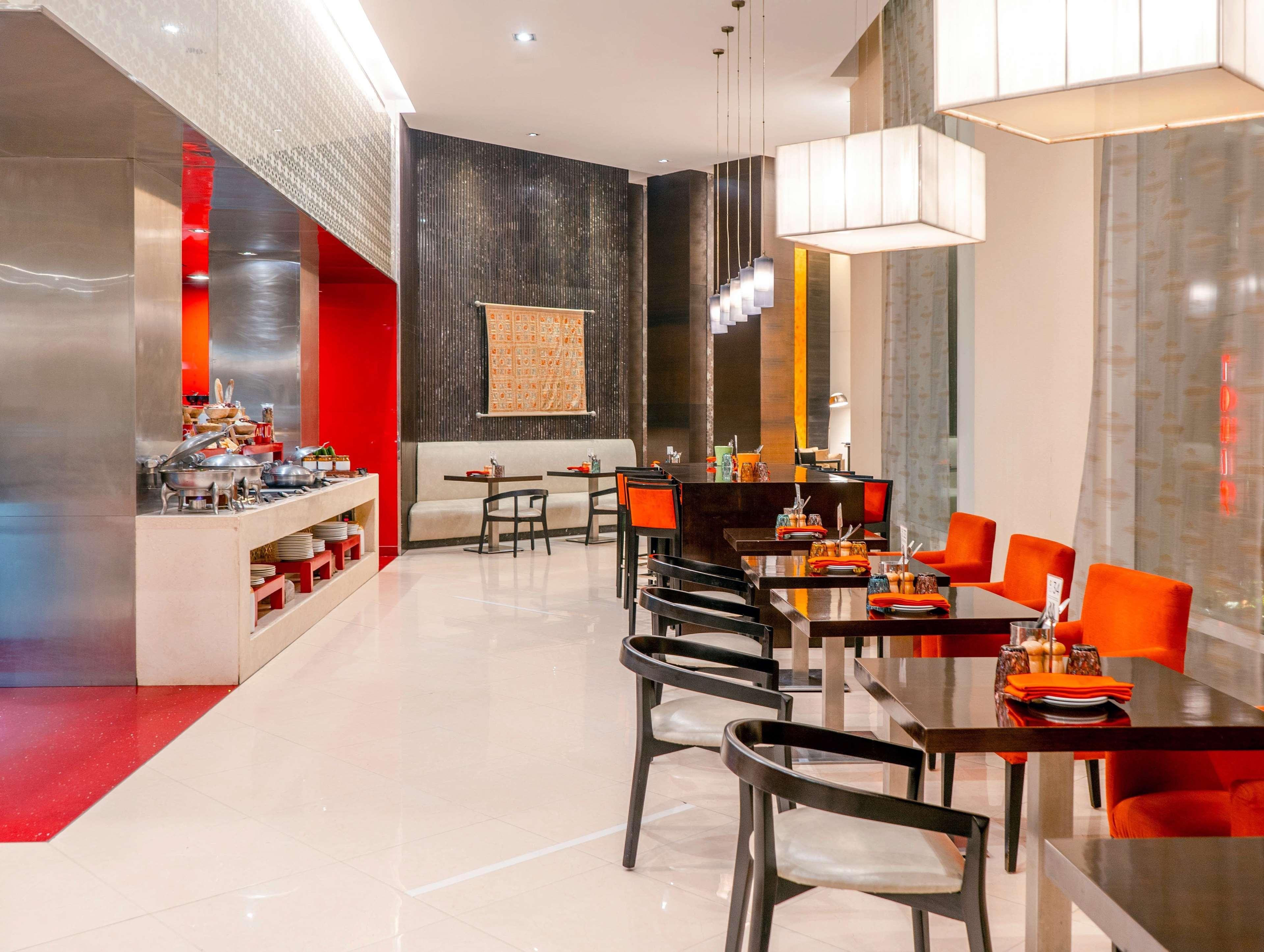 حياة بلايس جورجاون أوديوج فيهار غورغاون المظهر الخارجي الصورة The restaurant at the hotel