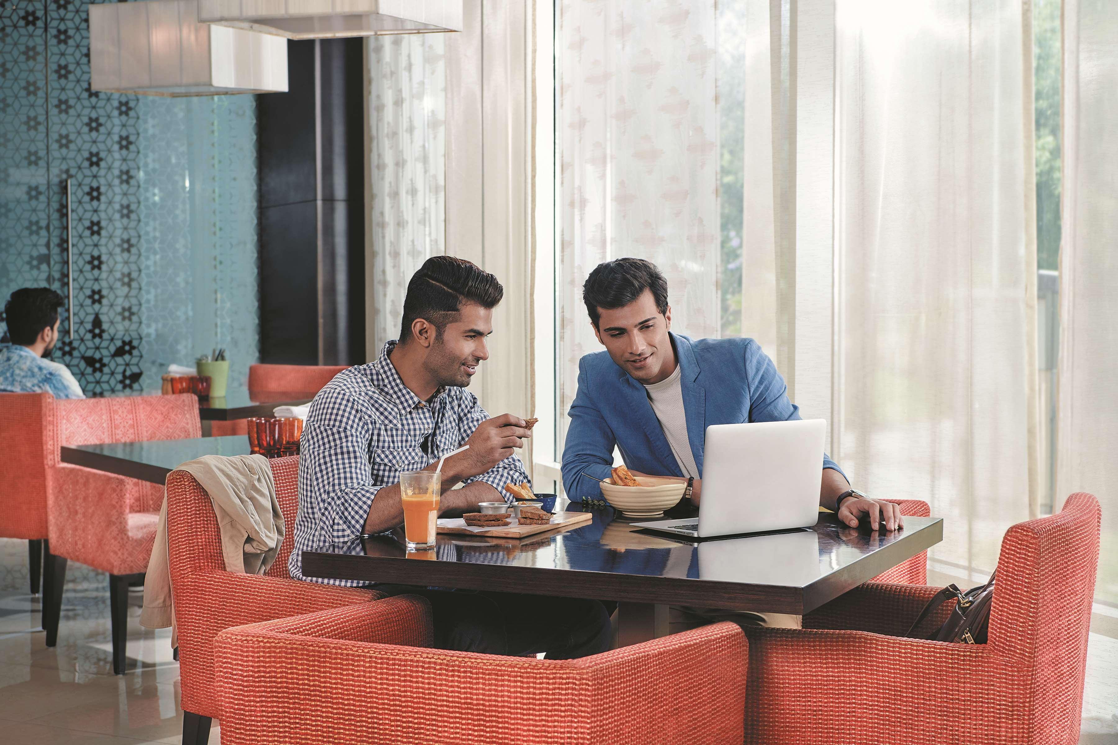 حياة بلايس جورجاون أوديوج فيهار غورغاون المظهر الخارجي الصورة The Lounge at Mumbai International Airport
