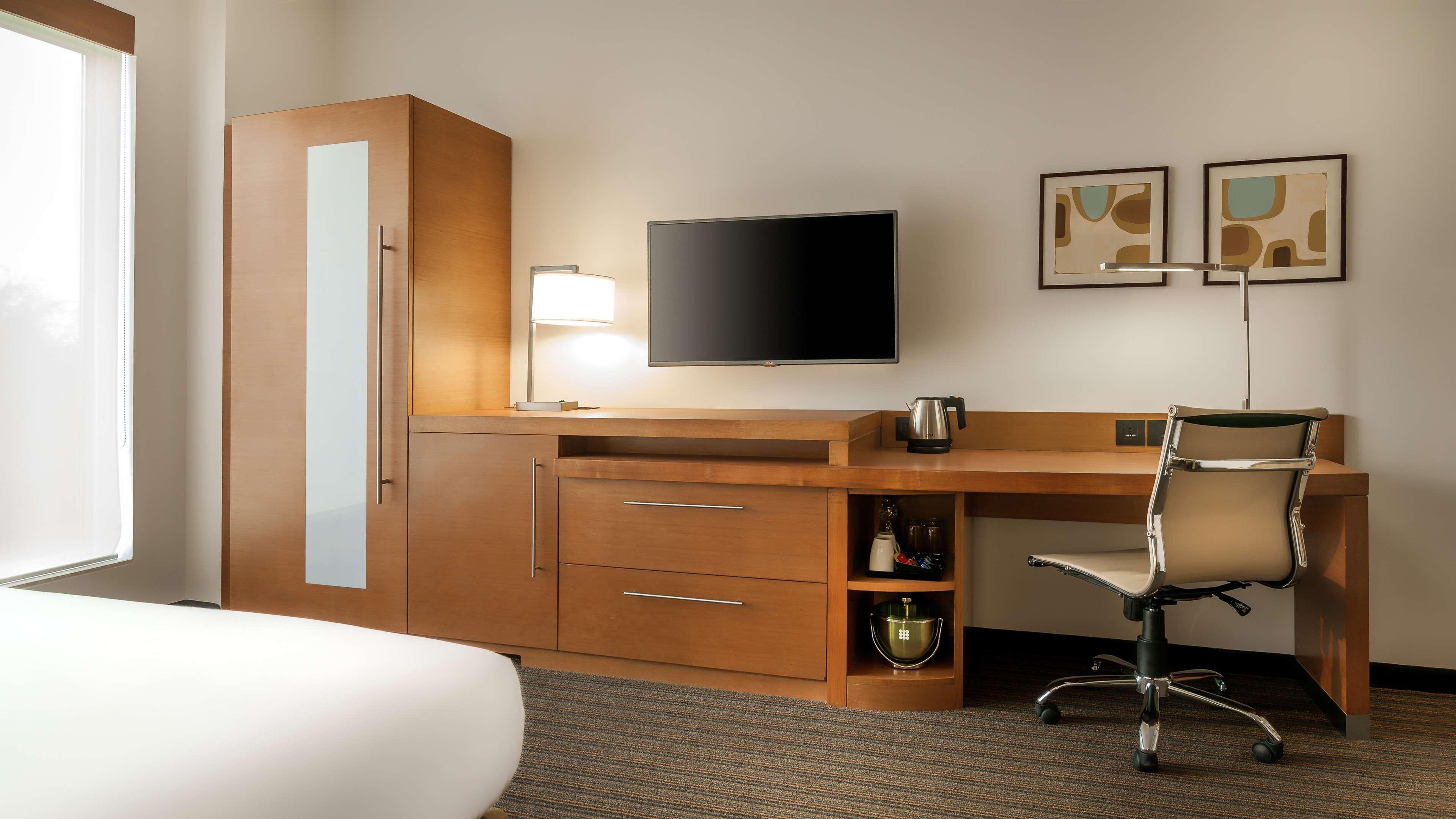 حياة بلايس جورجاون أوديوج فيهار غورغاون المظهر الخارجي الصورة A typical room at the Hilton Garden Inn