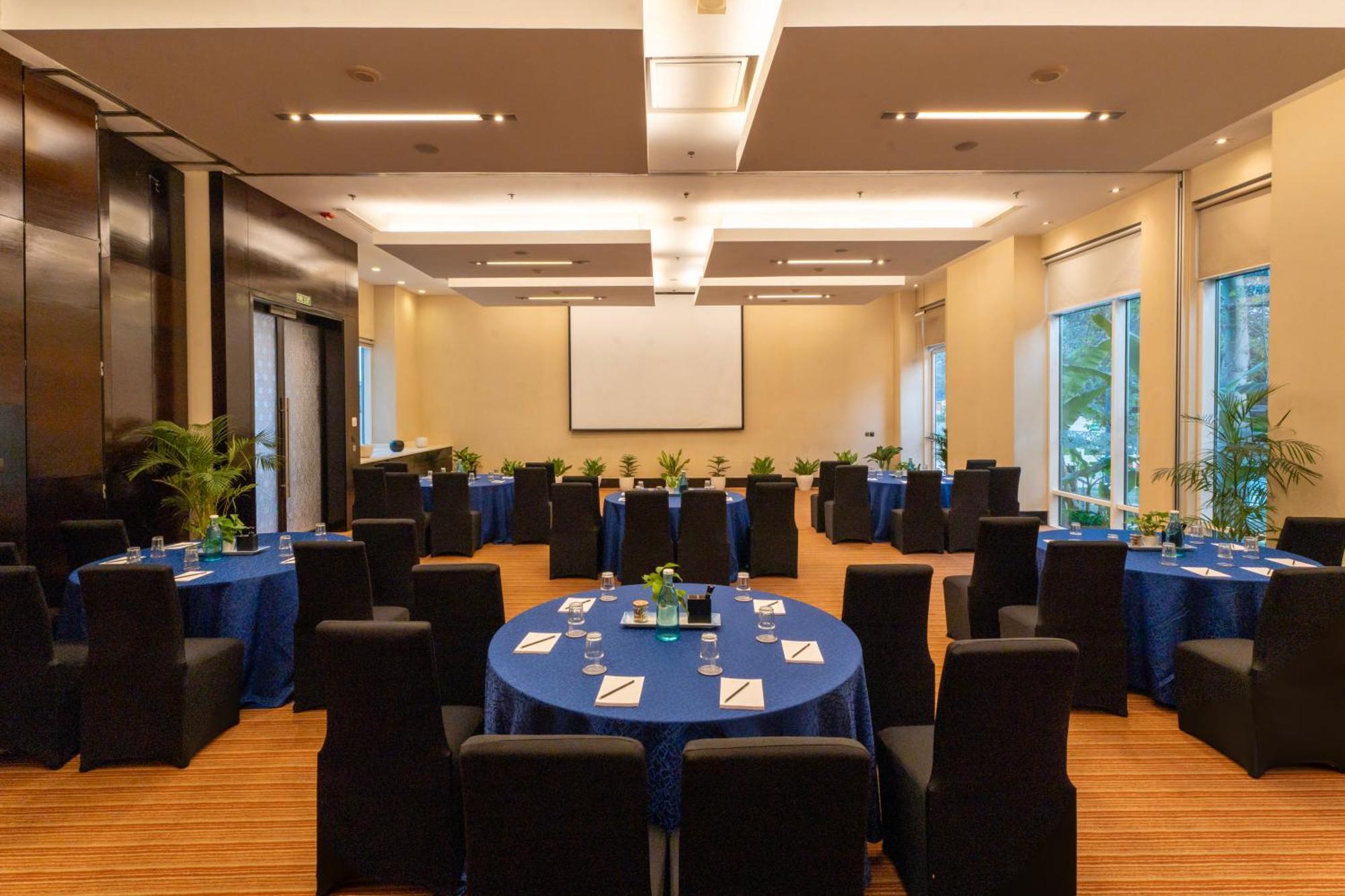 حياة بلايس جورجاون أوديوج فيهار غورغاون المظهر الخارجي الصورة Meeting room